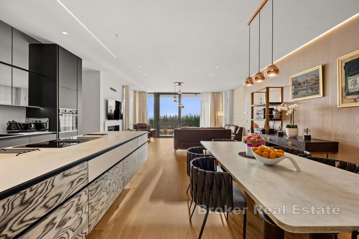 Villa moderna con vista mare e area benessere privata