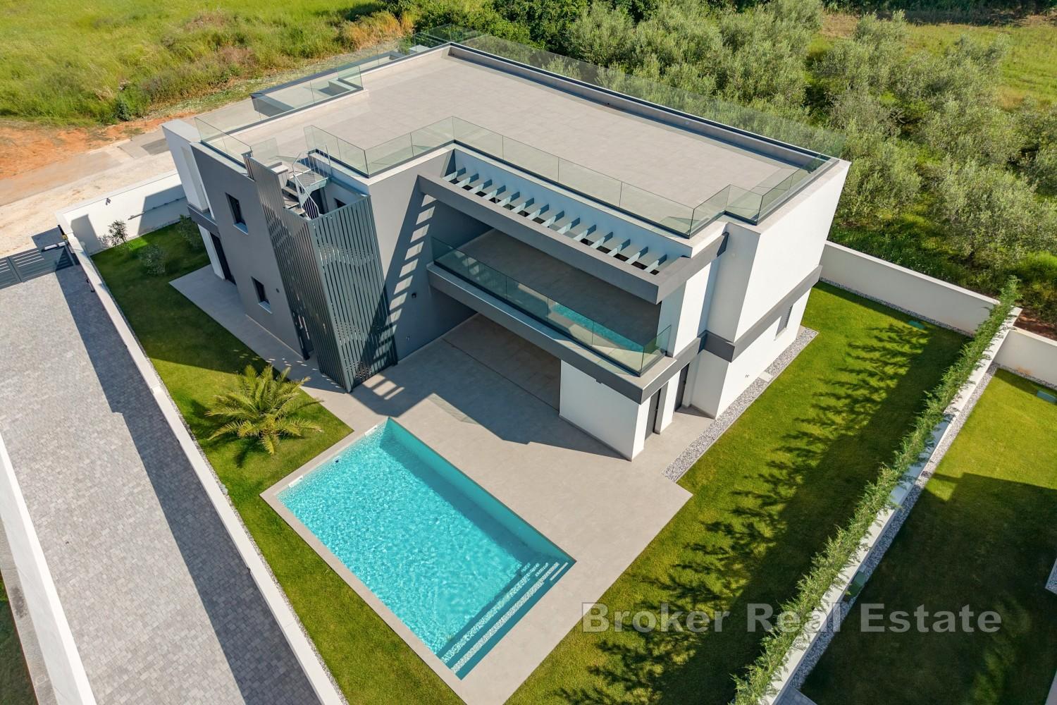 Villa di lusso vicino al mare, con piscina e terrazza panoramica