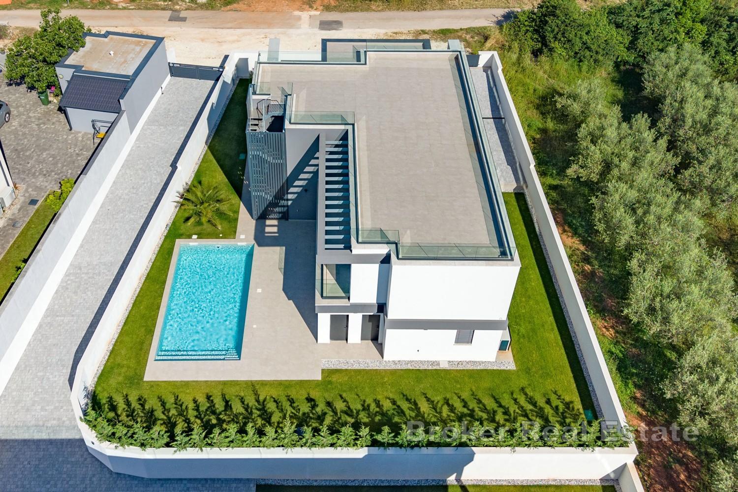 Villa di lusso vicino al mare, con piscina e terrazza panoramica