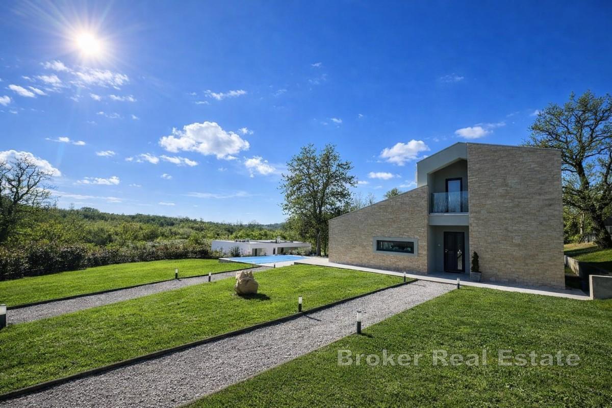 Villa de luxe avec piscine et jardin clos dans un cadre paisible