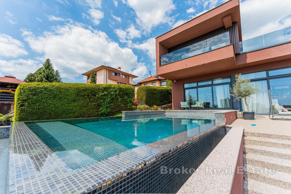Villa familiale moderne avec piscine, en pleine nature