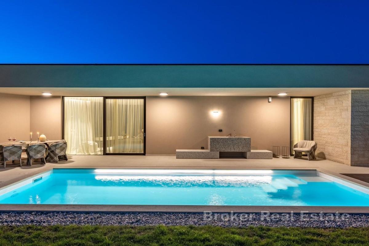 Villa avec piscine et vue dégagée