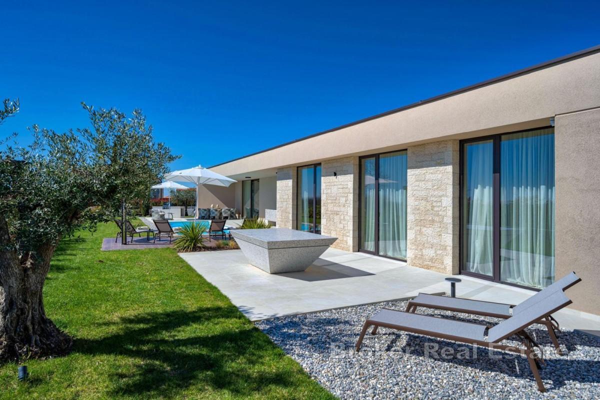 Villa avec piscine et vue dégagée