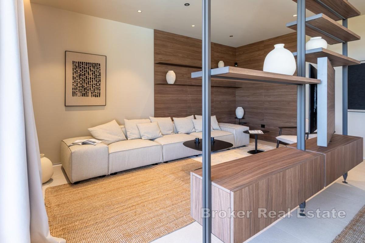 Moderne, eingeschossige Villa mit Pool und Meerblick