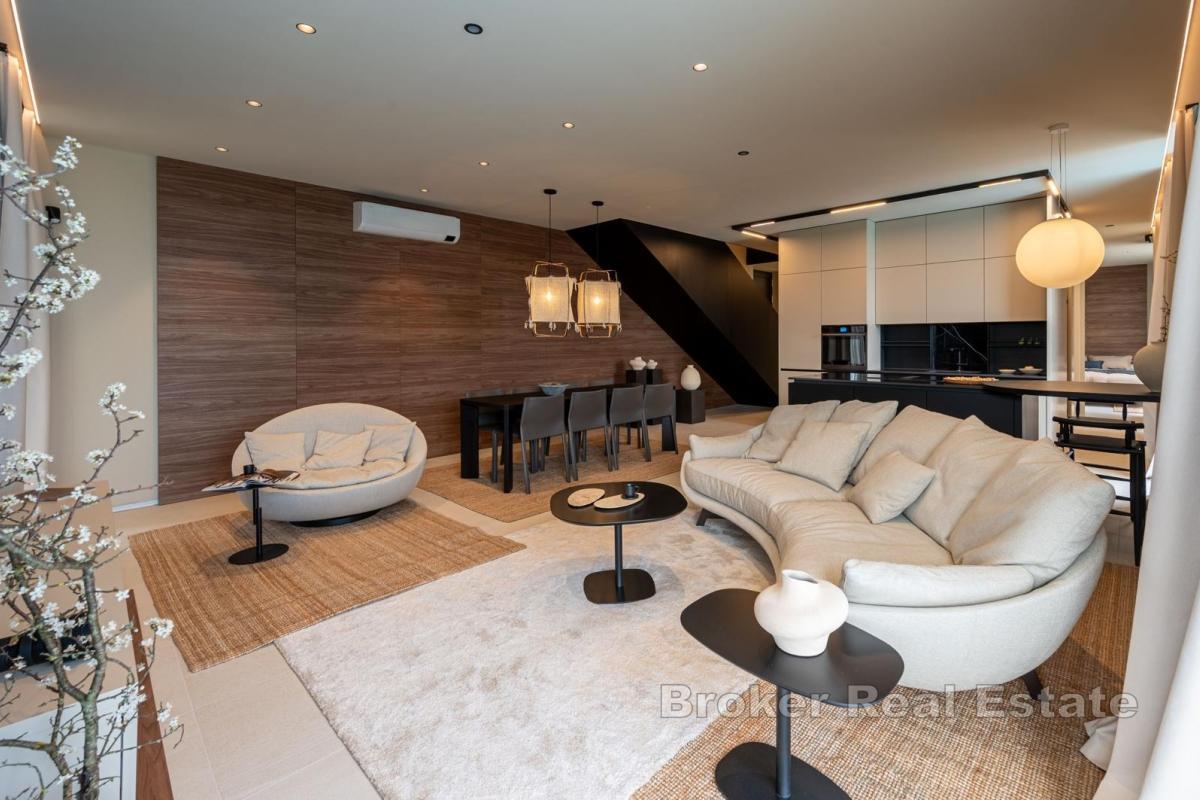 Villa con piscina, ampio giardino e accessori completi
