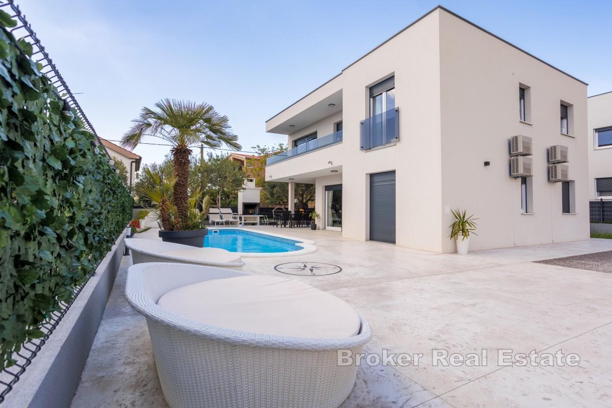Luxuriöse Villa mit Pool