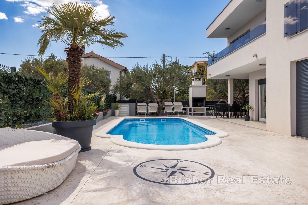 Luxuriöse Villa mit Pool