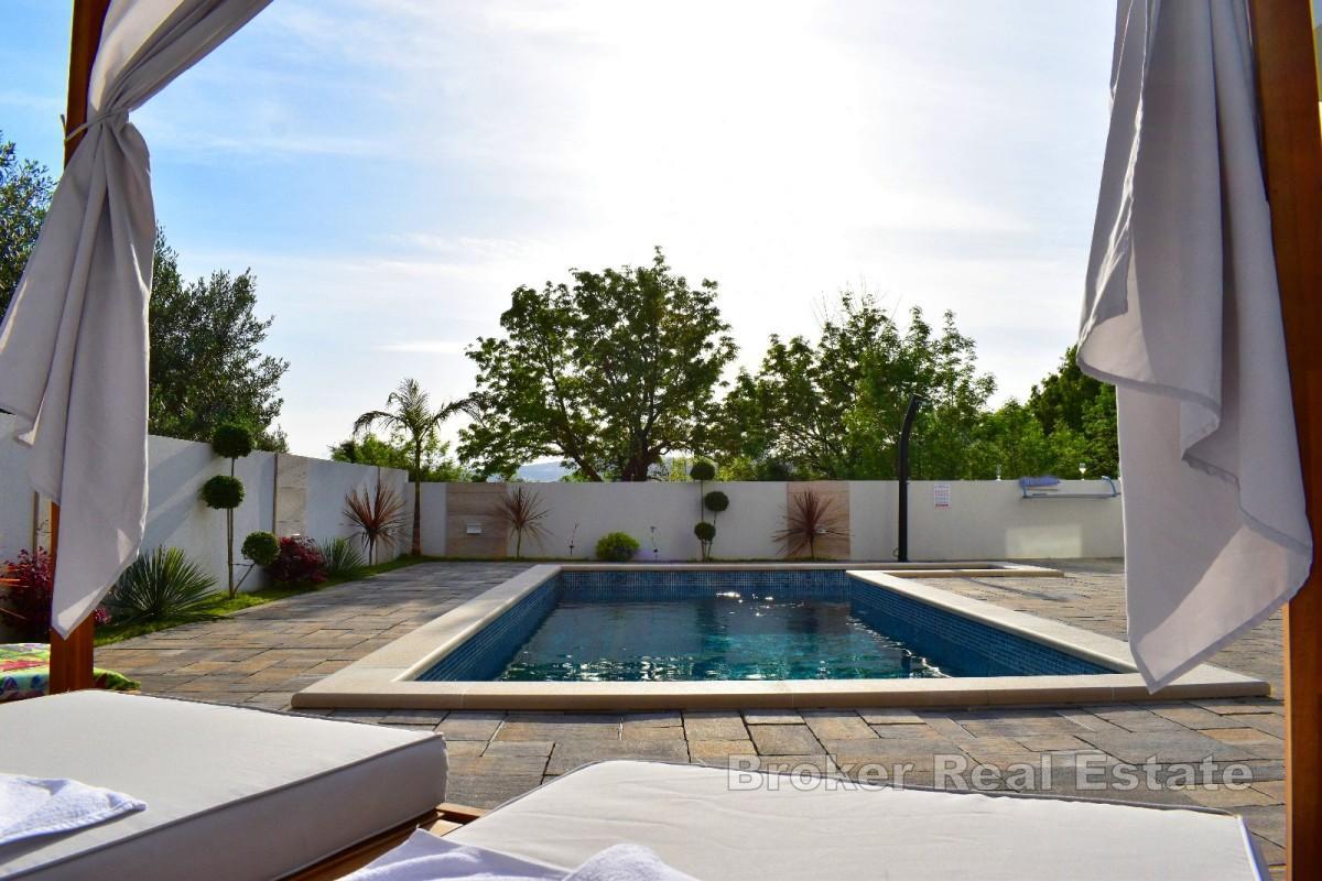 Villa di lusso con piscina e impianto solare