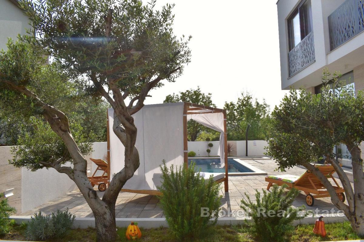 Villa di lusso con piscina e impianto solare