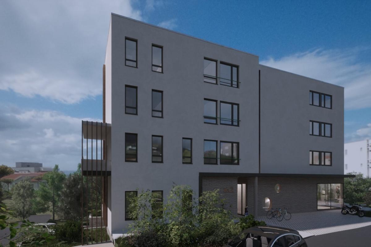 Appartamento con tre camere da letto e balcone in un edificio di nuova costruzione