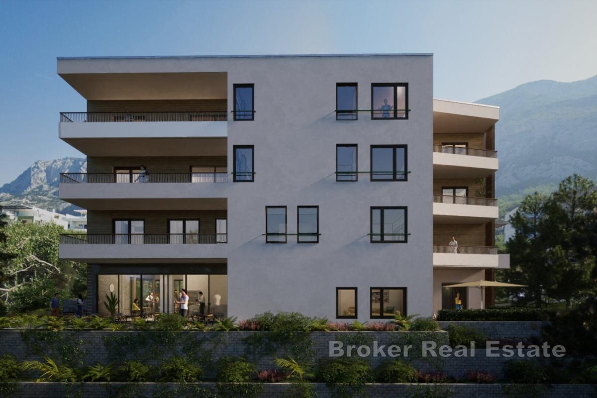 Appartamento con tre camere da letto, balcone e vista mare in un edificio di nuova costruzione