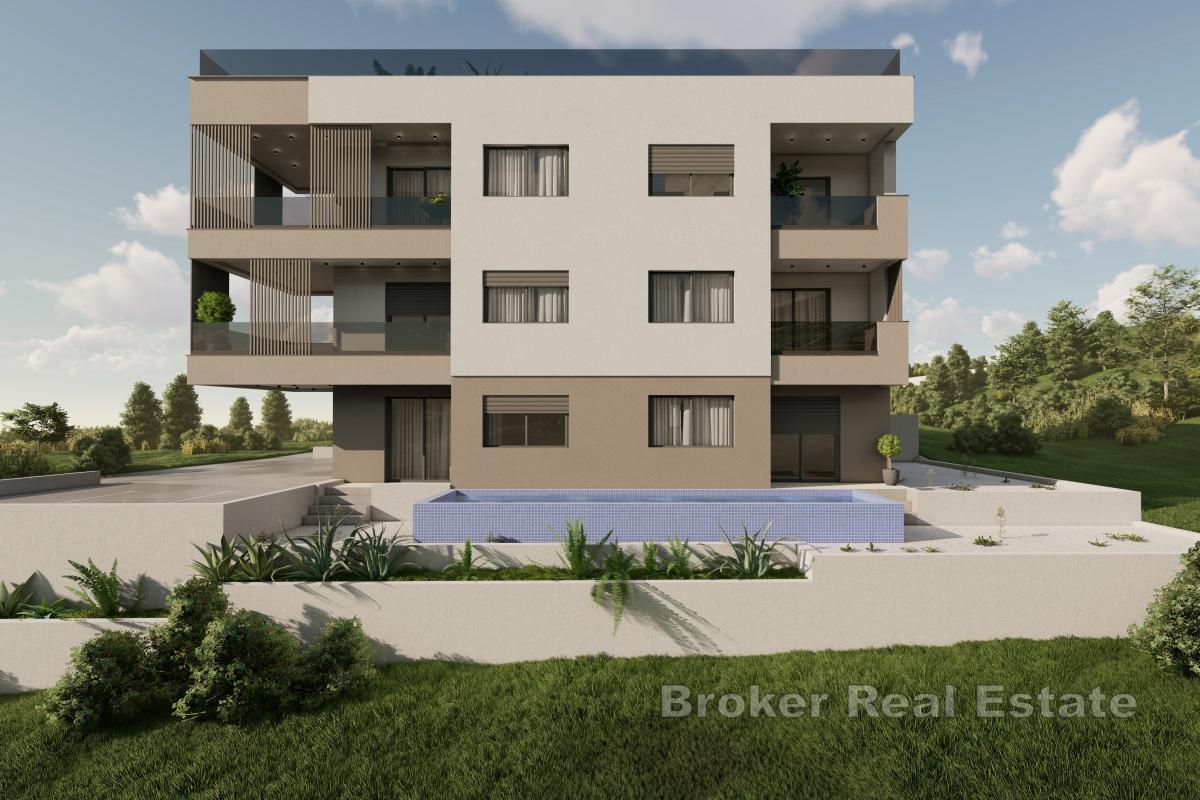 Attico con tre camere da letto, balcone e loggia in un nuovo edificio