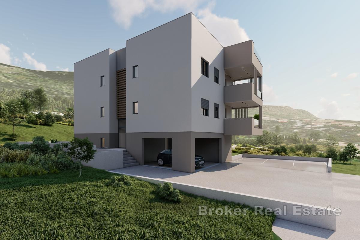 Attico con tre camere da letto, balcone e loggia in un nuovo edificio