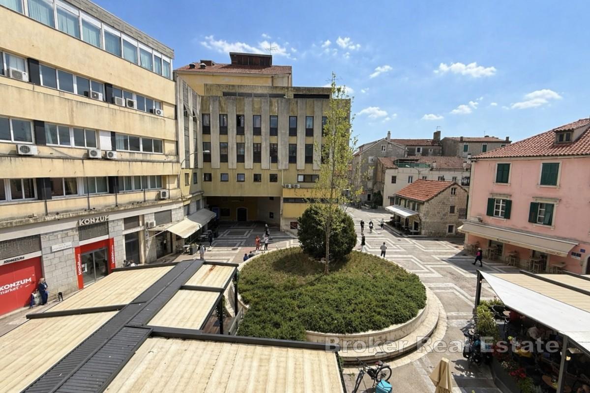 Lägenhet med ett sovrum för renovering i stadens centrum