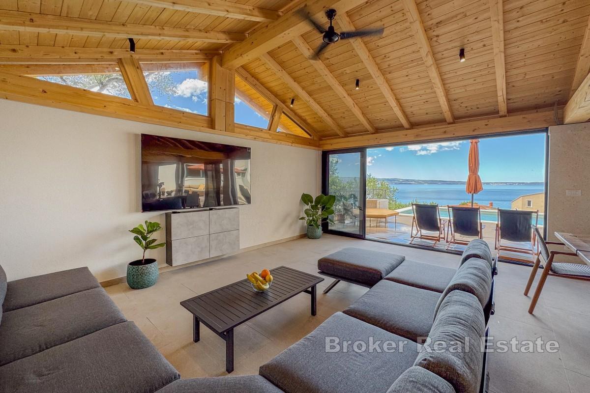 Villa con piscina e vista mare aperta