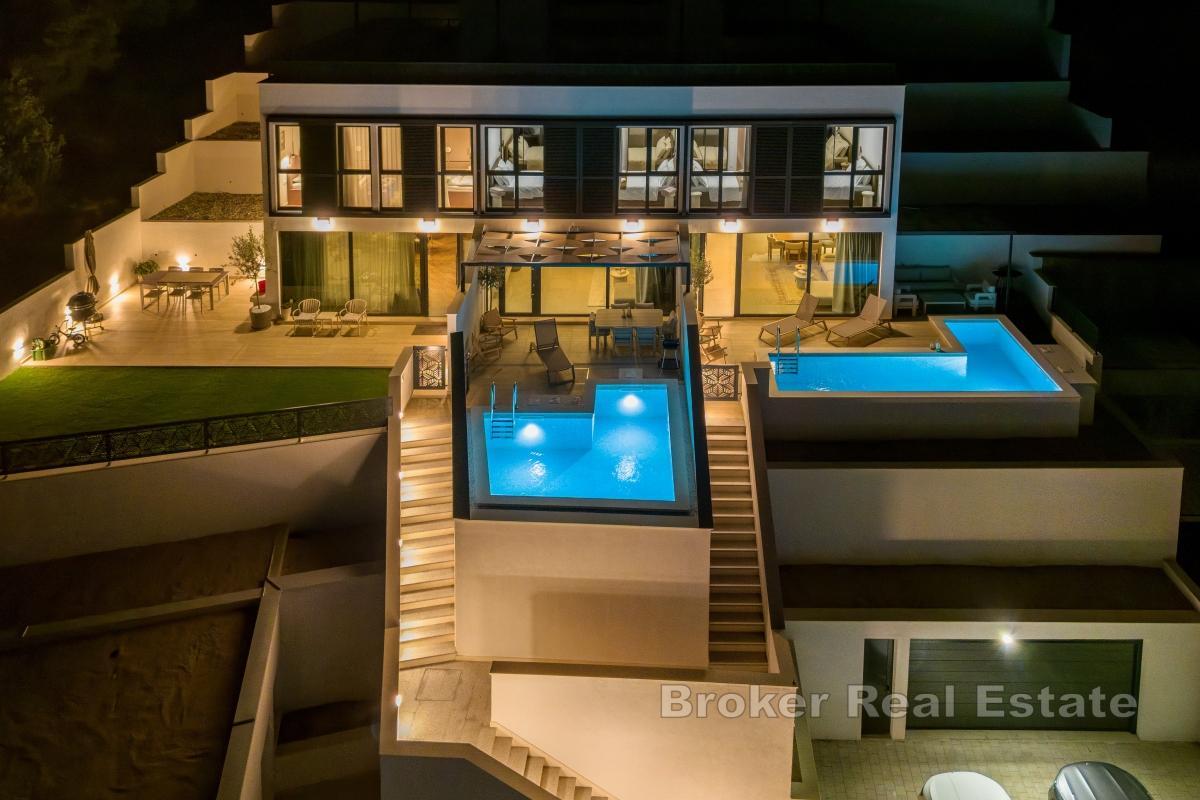 Appartement exclusif en duplex dans une villa de luxe avec piscine privée