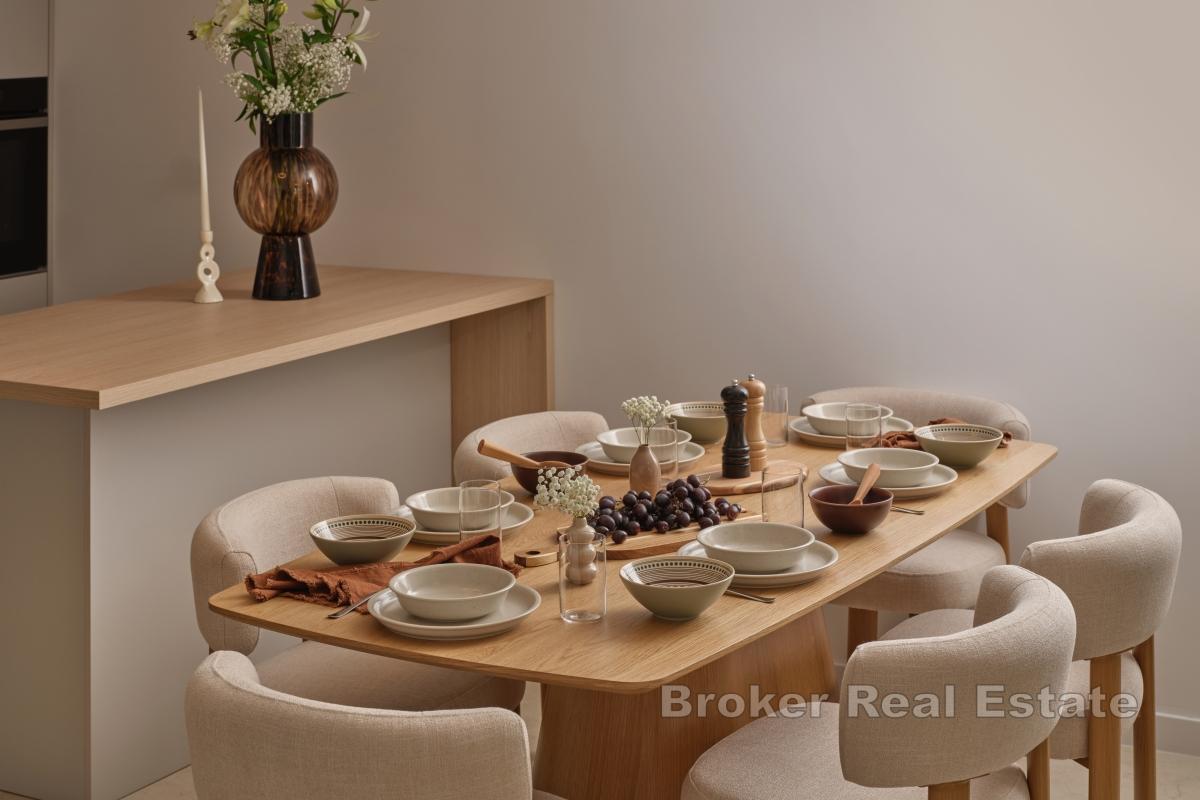 Modernes Apartment in einer Luxusvilla mit Pool und Dachterrasse
