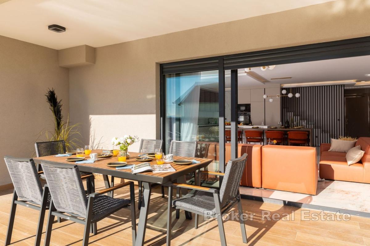 Luxuriöse Villa mit Pool und Meerblick in Toplage