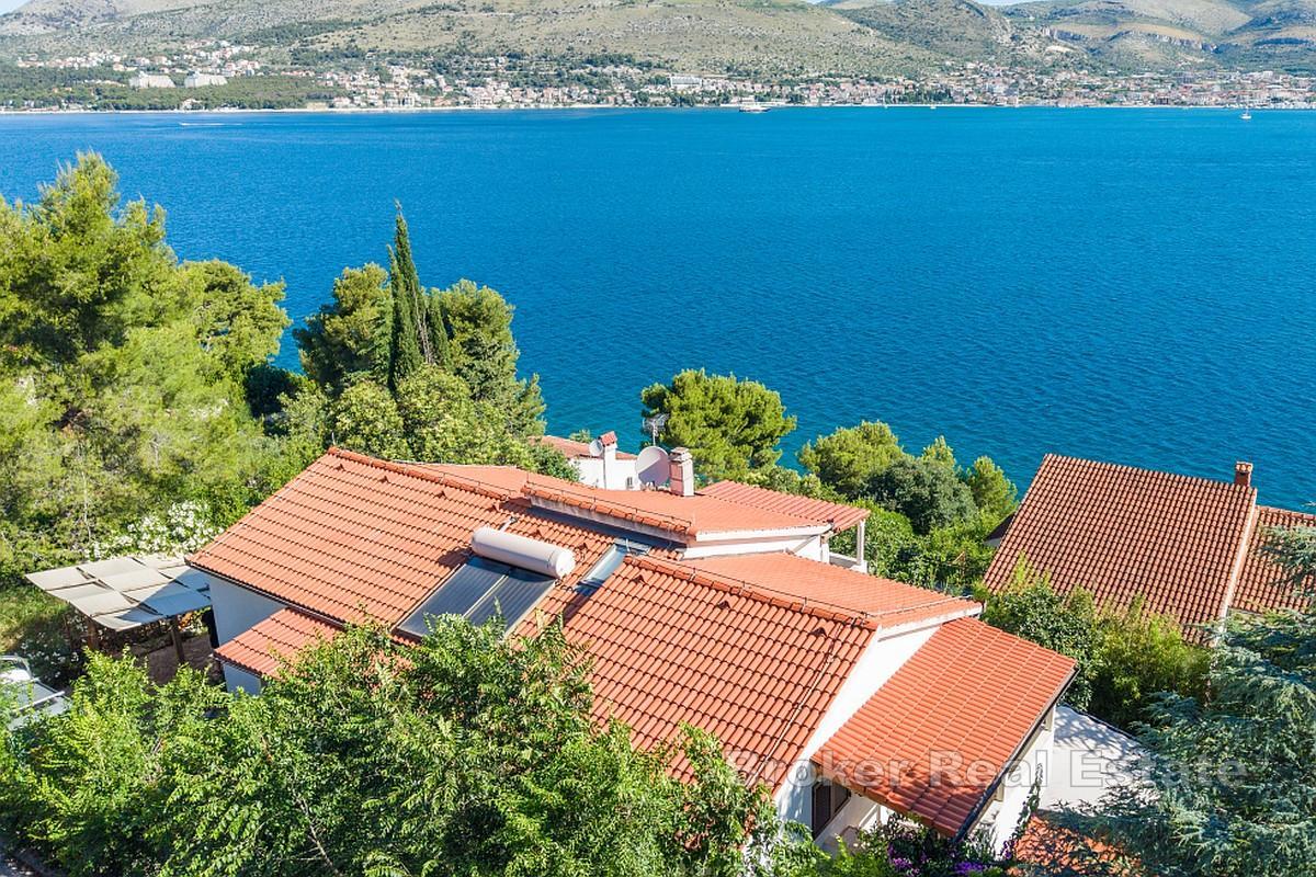 Privatna kuća za odmor drugi red do mora sa živopisnim vrtom