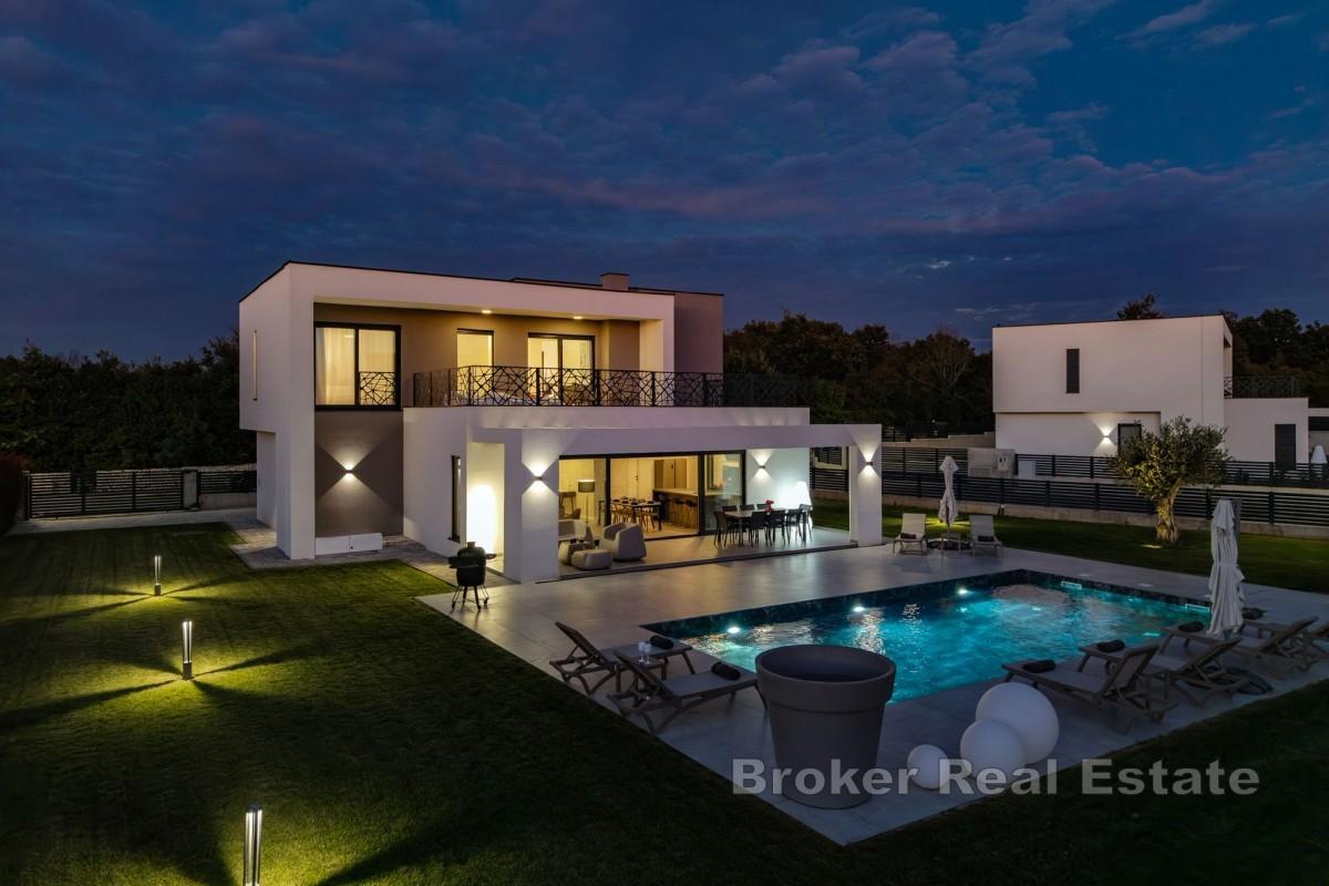 Modern designvilla med privat pool