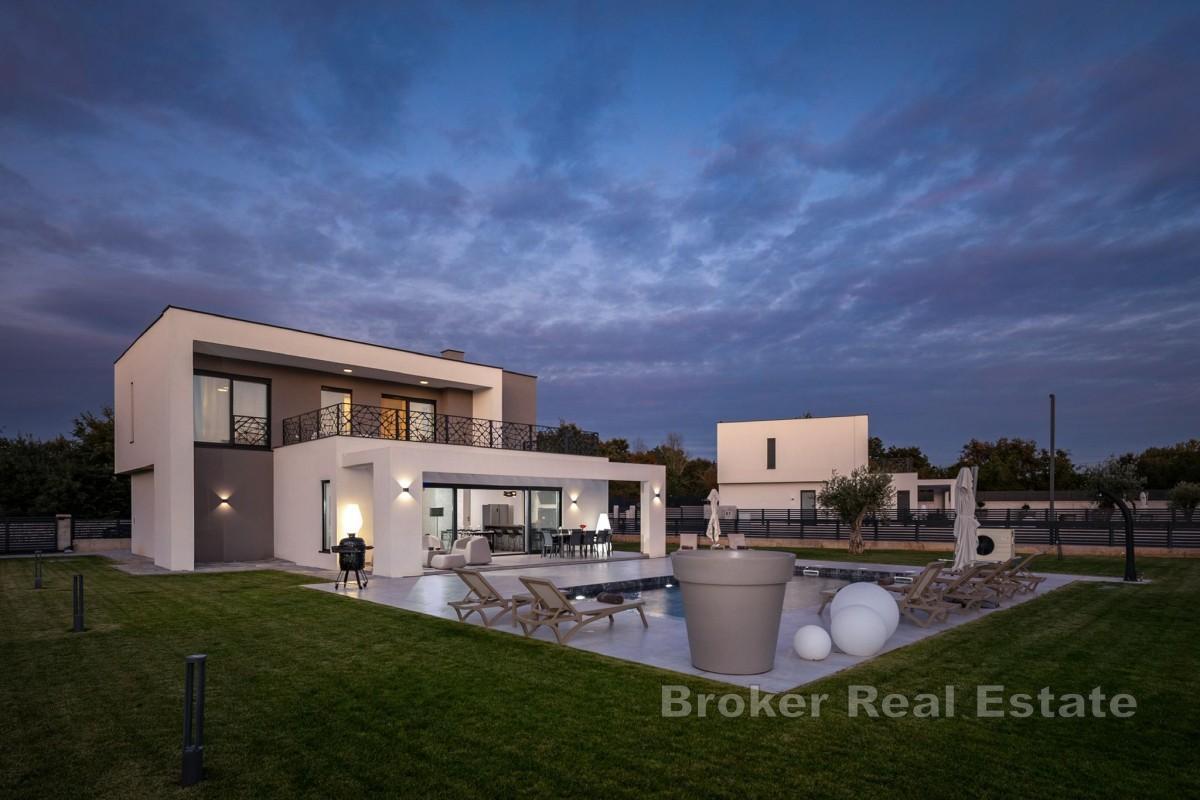 Modern designvilla med privat pool