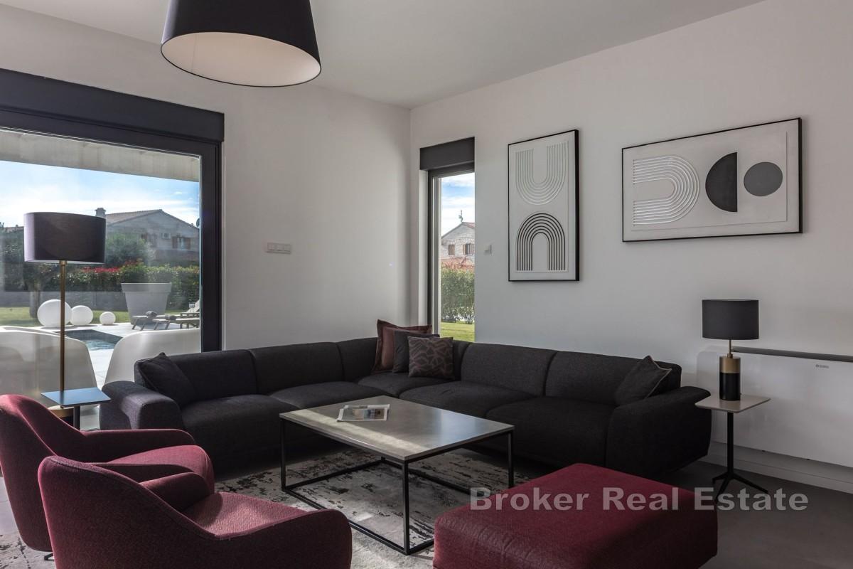 Modern designvilla med privat pool