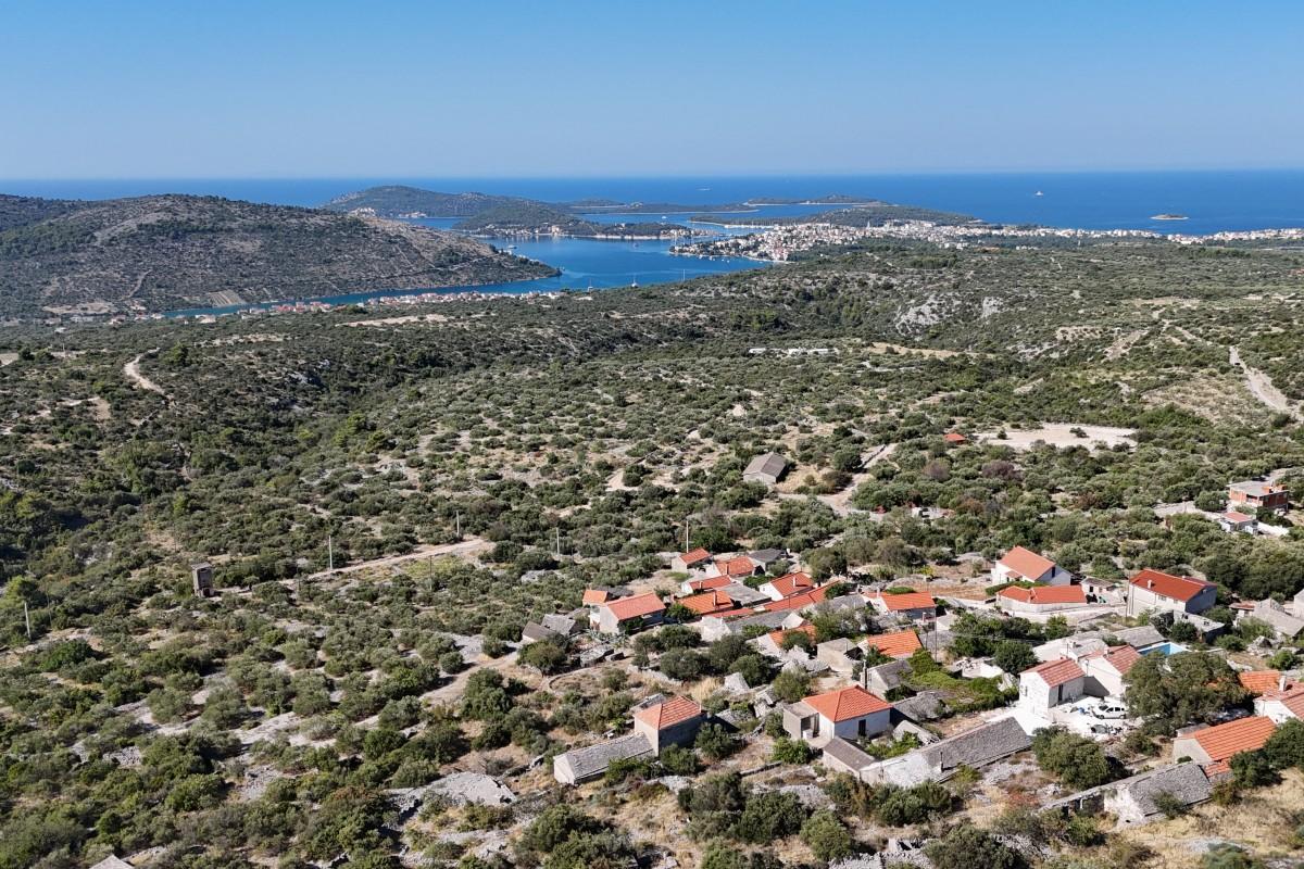 Prilika za razvoj s panoramskim pogledom na obalu