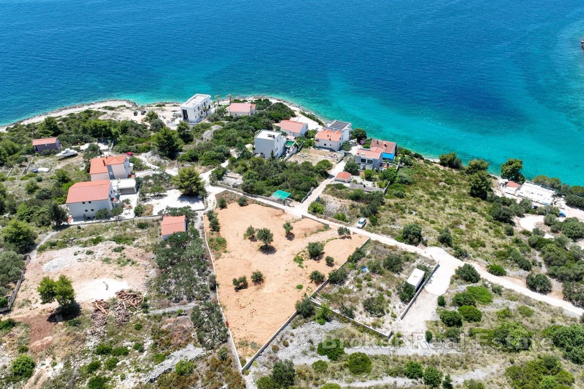 Výjimečný stavební pozemek na pobřeží s panoramatickým výhledem na moře a ostrovy