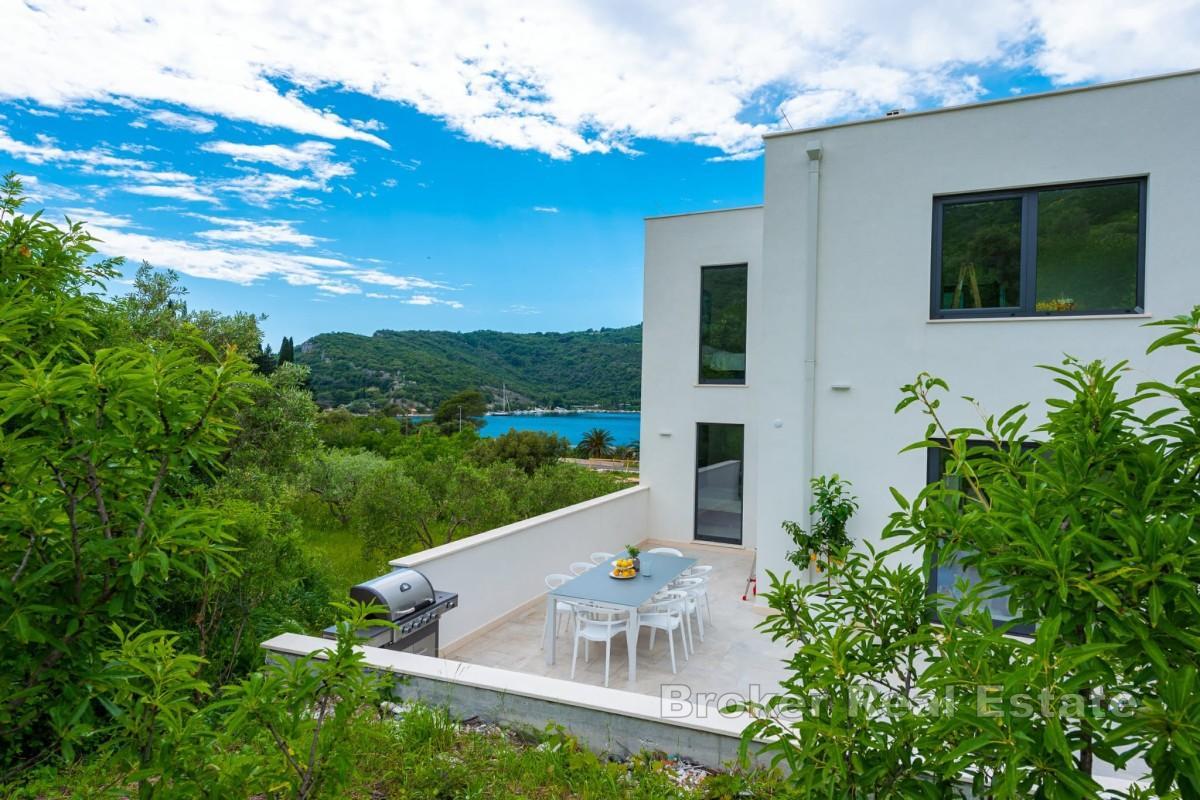 Luxuriöse Villa mit Pool und Meerblick