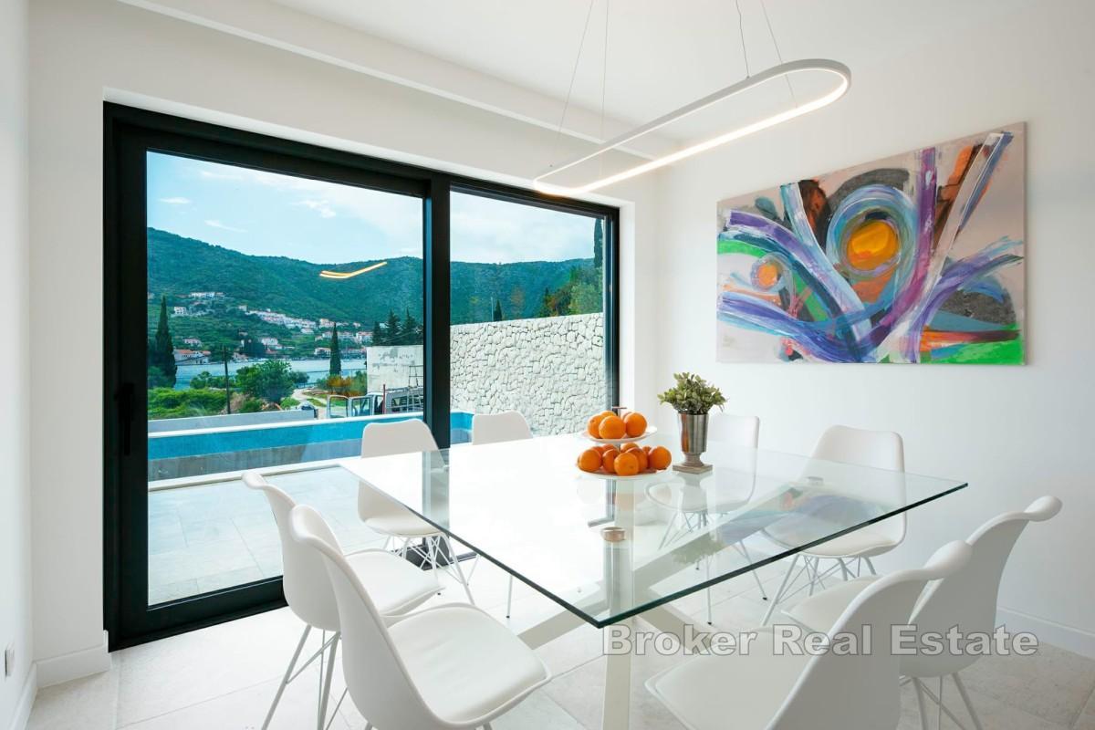 Luxuriöse Villa mit Pool und Meerblick