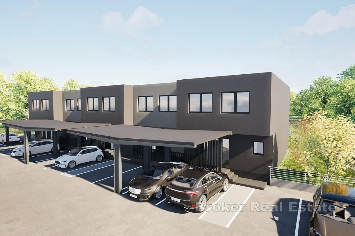 Casa unifamiliare con ampia terrazza e studio aggiuntivo