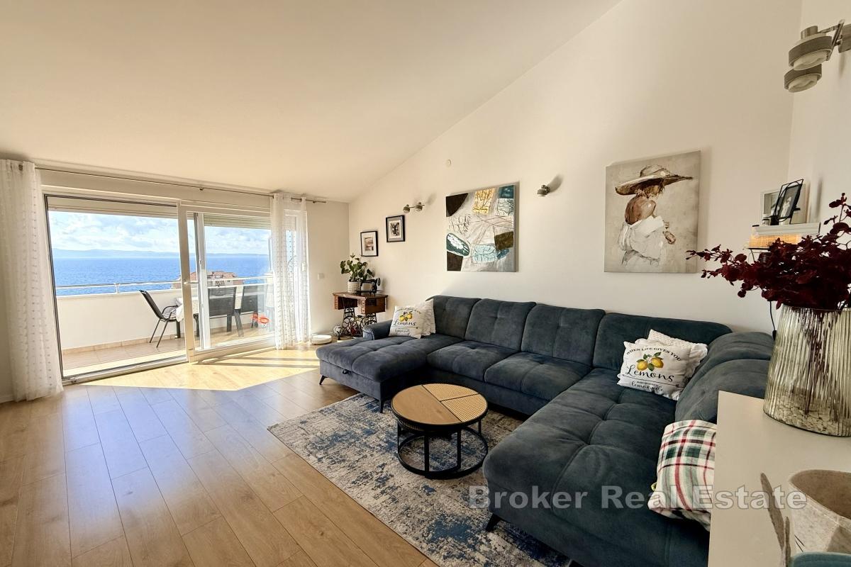 Confortevole appartamento trilocale con vista mare