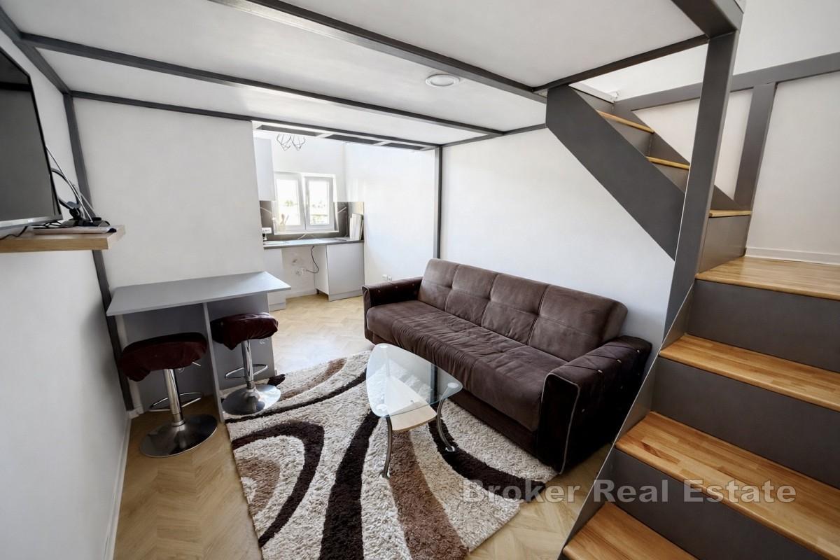 Espace entièrement meublé avec galerie à louer longue durée