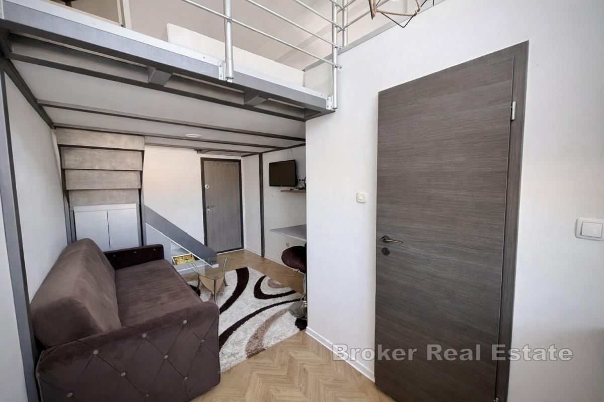 Espace entièrement meublé avec galerie à louer longue durée