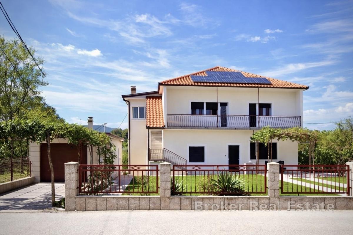 Casa indipendente con giardino e grande potenziale