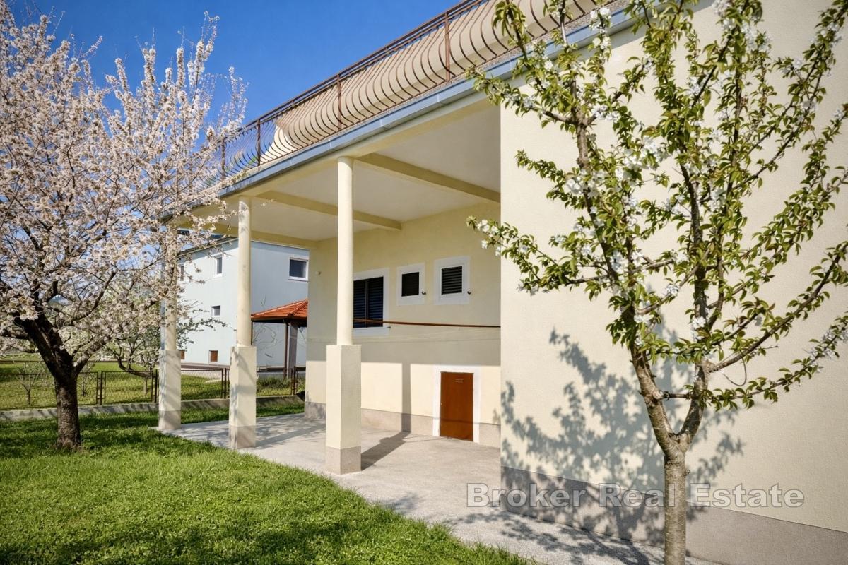 Casa indipendente con giardino e grande potenziale