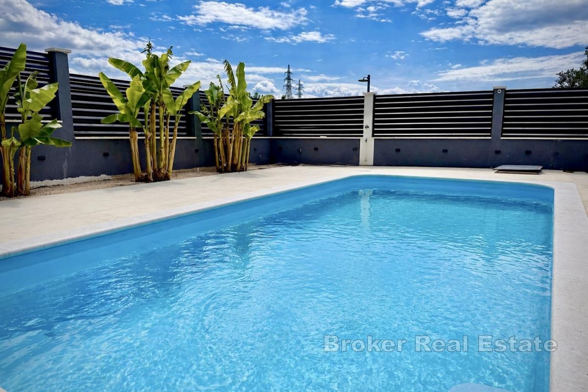 Ampia casa con piscina e appartamenti separati
