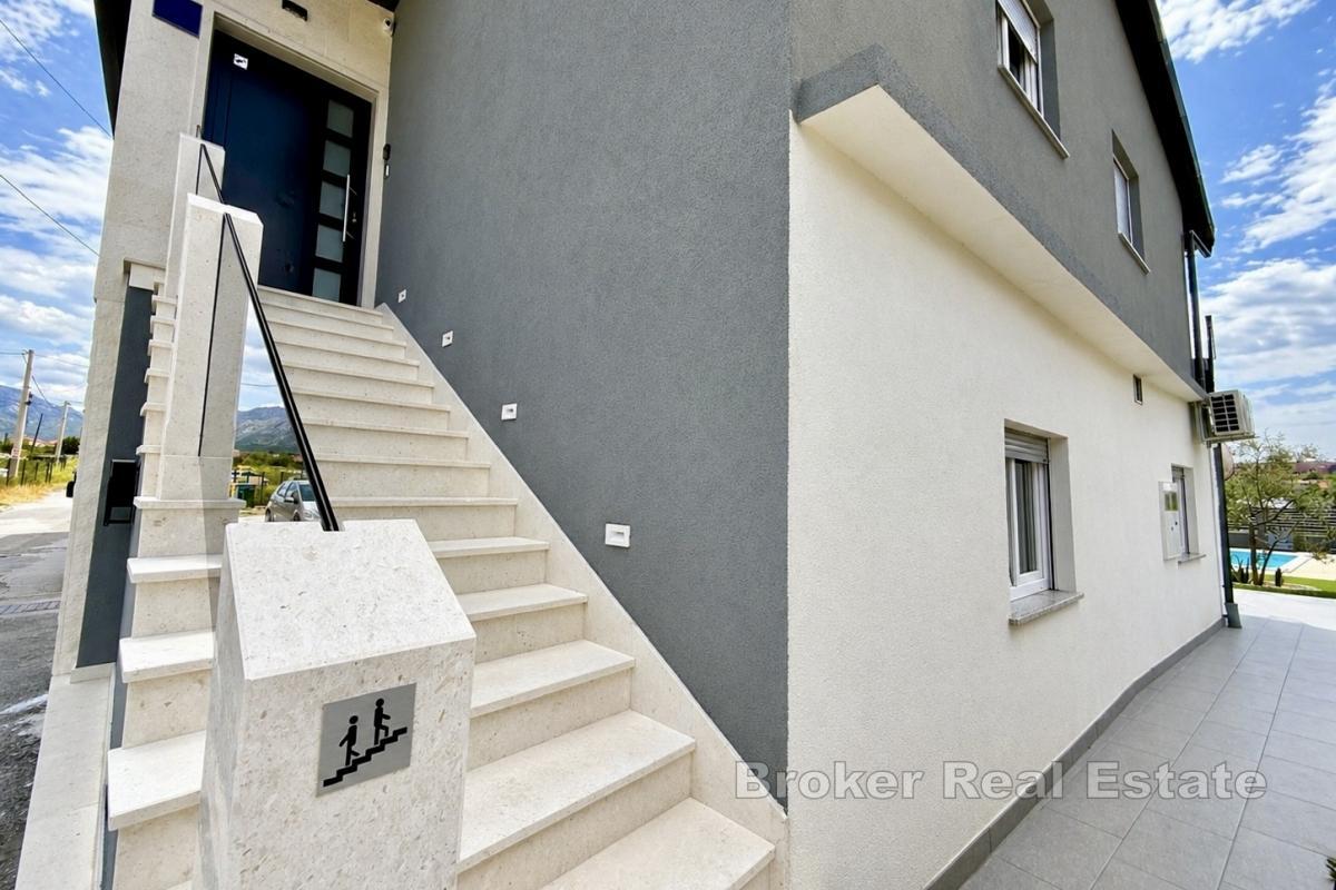 Ampia casa con piscina e appartamenti separati