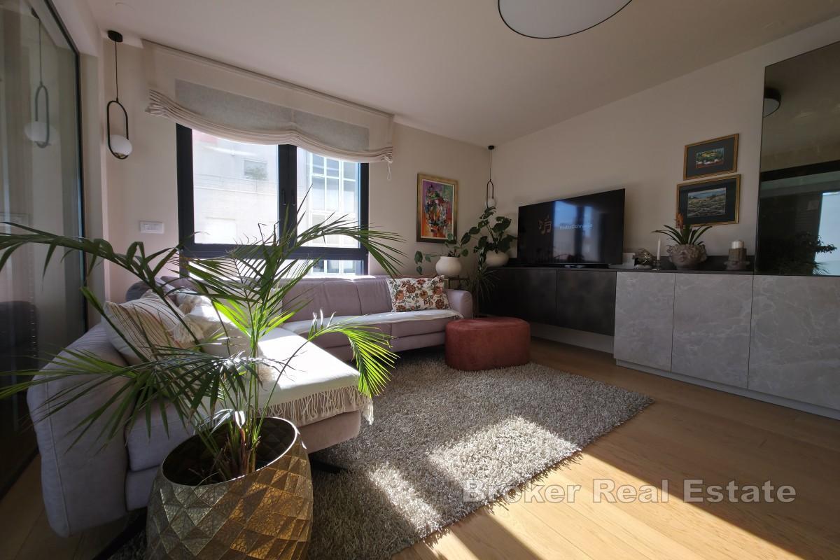 Elegante appartamento bilocale con garage e terrazza a Žnjan