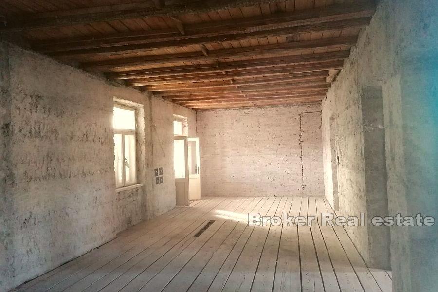 Unfinished apartment on a great location