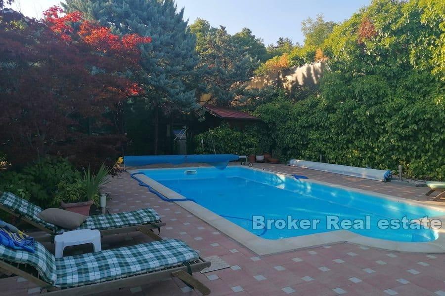 Proprietà indipendente con piscina