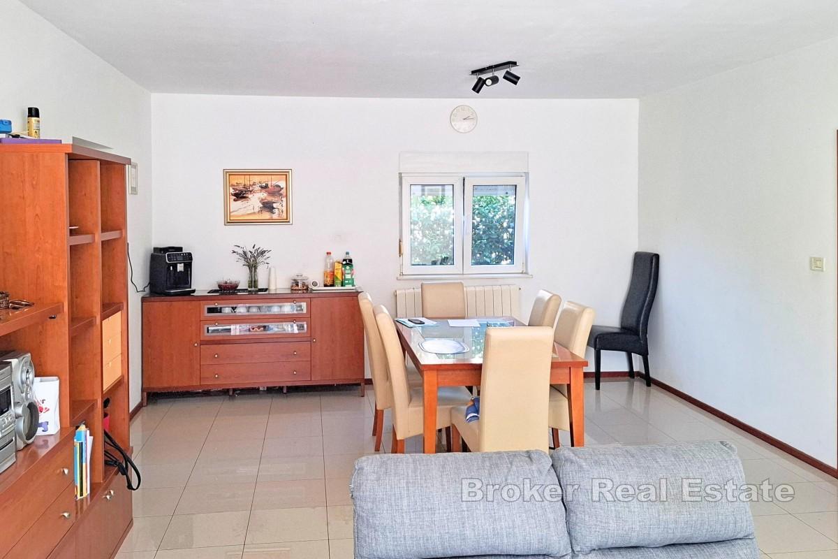 Casa indipendente con ampio giardino e servizi aggiuntivi