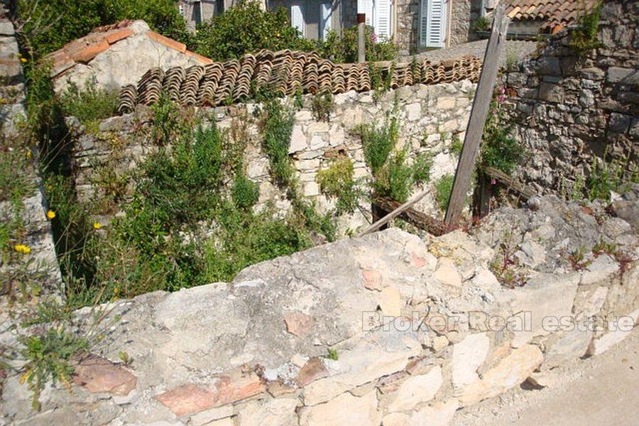 Hus / Villa, gammelt steinhus for salg