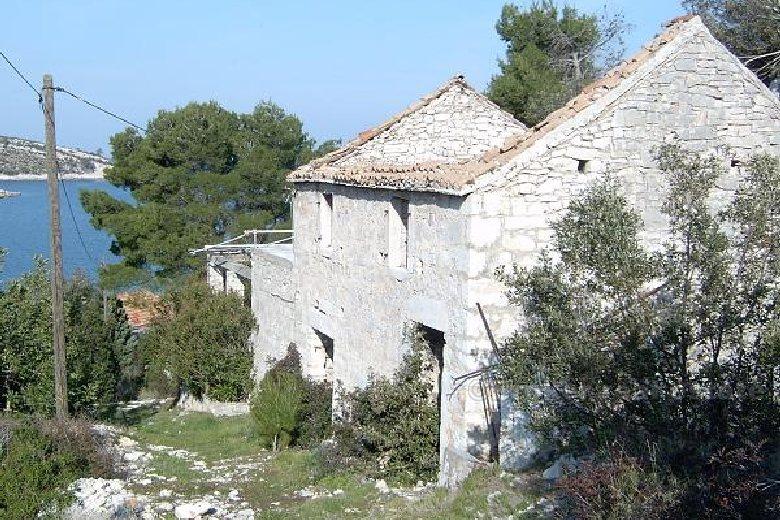 Maison / Villa, Maison ancienne en pierre à rénover, première rangée à la mer, à vendre