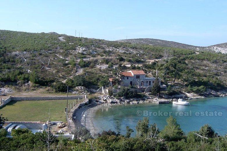 Maison / Villa, Maison ancienne en pierre à rénover, première rangée à la mer, à vendre