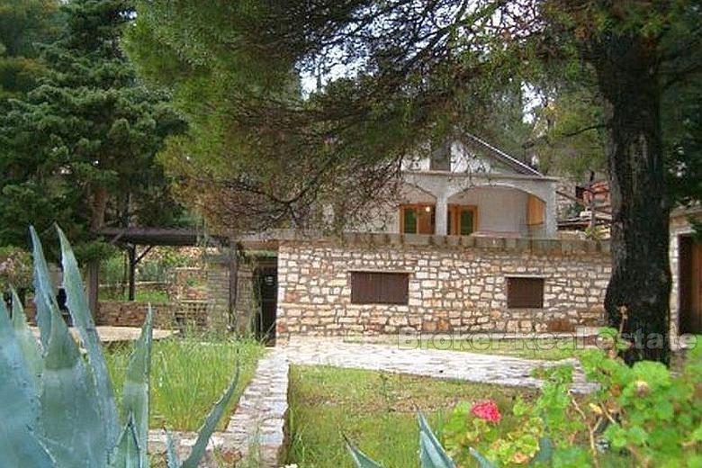 La maison / villa pour la reconstruction, front de mer, Ile de Brac