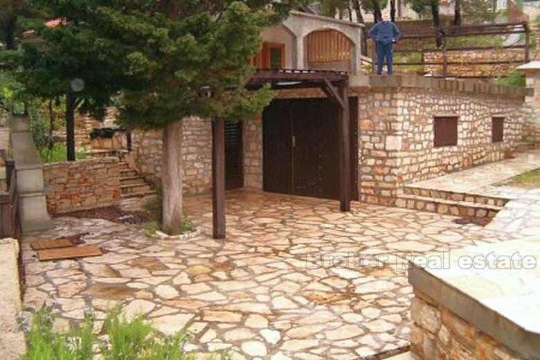 La maison / villa pour la reconstruction, front de mer, Ile de Brac