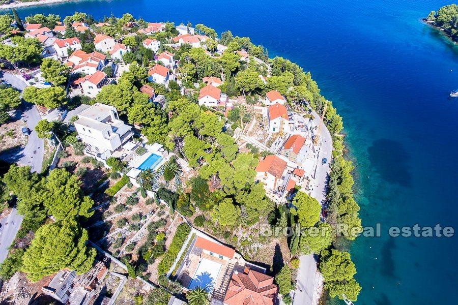 Villa moderna con piscina e vista mare, in vendita