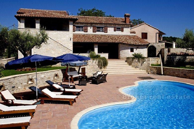 Luxusvilla mit Pool