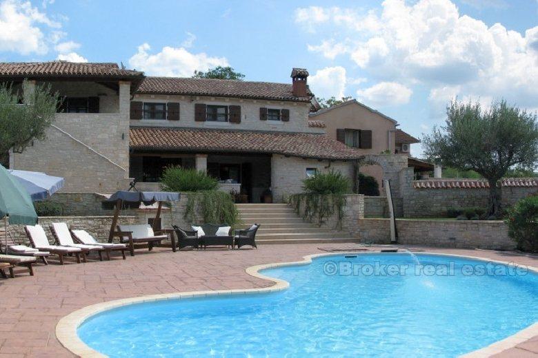Luxusvilla mit Pool
